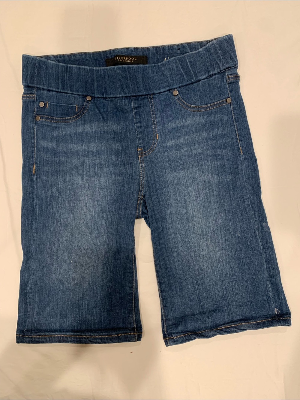 Liverpool The Bermuda Pull-On Denim Shorts Sz 4/27